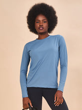 Indlæs billede i galleriet, Model Front: Uv Line T-Shirt Longsleeve Uvpro Indigo Upf50+
