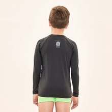 Indlæs billede i galleriet, Model Back: Uv Line T-Shirt Acqua Qr Code Preto Upf50+