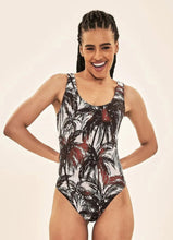 Indlæs billede i galleriet, Gallery: Uv Line Une Pièce Swimsuit Coqueiros Bege Upf50+