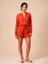 Indlæs billede i galleriet, Model Front: Uv Line Chemise Shirt Bella Pitanga Upf50+