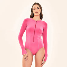Indlæs billede i galleriet, Model Front: Uv Line Une Pièce Swimsuit Macae Bubble Gum Upf50+