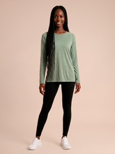 Indlæs billede i galleriet, Model Front: Uv Line T-Shirt Longsleeve Fem New Fit Mix Grey Upf50+