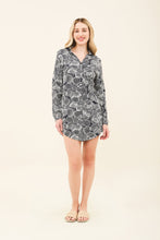 Indlæs billede i galleriet, Model Front: Uv Line Chemise Shirtdress Dalia Marinho Upf50+