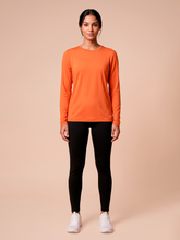 Indlæs billede i galleriet, Model Front: Uv Line T-Shirt Longsleeve Uvpro Fem Pitanga Upf50+