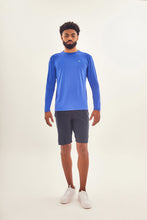 Indlæs billede i galleriet, Model Front: Uv Line T-Shirt Longsleeve Uvpro Brasil Masc Cobalto Upf50+
