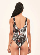 Indlæs billede i galleriet, Model Back: Uv Line Une Pièce Swimsuit Coqueiros Bege Upf50+