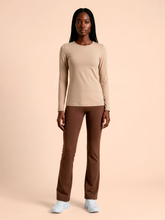 Indlæs billede i galleriet, Model Front: Uv Line T-Shirt Longsleeve Fem New Fit Sand Upf50+