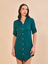 Indlæs billede i galleriet, Model Front: Uv Line Chemise Shirtdress Copenhagen Petroleo Upf50+