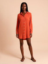 Indlæs billede i galleriet, Model Front: Uv Line Chemise Shirtdress Copenhagen Pitanga Upf50+