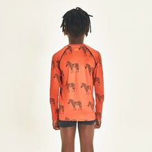 Indlæs billede i galleriet, Model Back: Uv Line T-Shirt Longsleeve Acqua Zebra Inf Upf50+