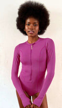 Indlæs billede i galleriet, Product Front: Uv Line Une Pièce Swimsuit Macae Magenta Upf50+