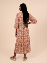 Indlæs billede i galleriet, Model Back: Uv Line Chemise Long Shirtdress Tie Dye Pitanga Upf50+