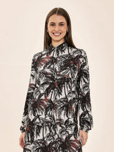 Indlæs billede i galleriet, Model Front: Uv Line Chemise Shirt Vitoria Coqueiros Upf50+