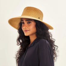 Indlæs billede i galleriet, Image 02: Uv Line Chapeau Souple/Capeline Hat Santorini Imp Fem Wheat Upf50+
