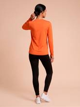 Indlæs billede i galleriet, Model Back: Uv Line T-Shirt Longsleeve Uvpro Fem Pitanga Upf50+