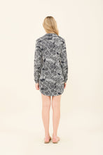 Indlæs billede i galleriet, Model Back: Uv Line Chemise Shirtdress Dalia Marinho Upf50+