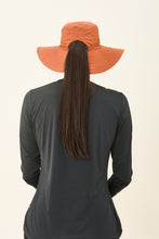 Indlæs billede i galleriet, Model Back: Uv Line Chapeau Souple/Capeline San Diego Preto Caramelo Upf50+