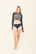 Indlæs billede i galleriet, Model Front: Uv Line Ensemble Set Dalia Marinho Upf50+