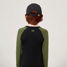 Indlæs billede i galleriet, Model Back: Uv Line Casquette Cap Teens Colors Inf Black Upf50+
