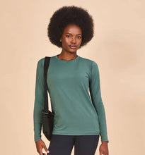 Indlæs billede i galleriet, Gallery: Uv Line T-Shirt Longsleeve Fem New Fit Textura Verde Jade Upf50+
