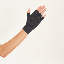 Indlæs billede i galleriet, Model Back: Uv Line Gants Short Gloves Uni Black Upf50+
