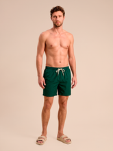 Indlæs billede i galleriet, Model Front: Uv Line Bermuda / Short Pour Homme Shorts Acqua Boxer Military Green Upf50+
