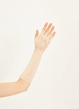 Indlæs billede i galleriet, Model Back: Uv Line Gants Long Gloves Uni Beige Upf50+
