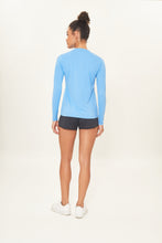 Indlæs billede i galleriet, Model Back: Uv Line T-Shirt Camiseta Uv X Pro Ml Azul Claro Upf50+
