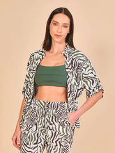 Indlæs billede i galleriet, Model Front: Uv Line Chemise Shirt Copa Fauna Upf50+
