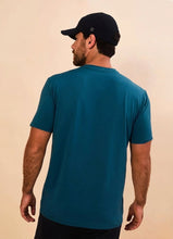 Indlæs billede i galleriet, Model Back: Uv Line T-Shirt Pour Homme T-Shirt New Fit Masc Petroleo Upf50+

