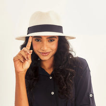 Indlæs billede i galleriet, Model Front: Uv Line Chapeau Panama Hat Shanghai Imp Uni White Black Upf50+
