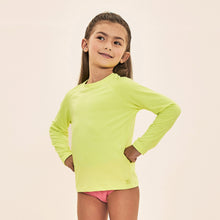 Indlæs billede i galleriet, Model Front: Uv Line T-Shirt Acqua Qr Code Amarelo Fluor Upf50+
