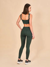 Indlæs billede i galleriet, Model Back: Uv Line Fitness Bas Legging Fit Aspen Green Cactus Upf50+
