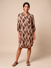 Indlæs billede i galleriet, Model Front: Uv Line Chemise Shirtdress Ipanema Diamond Upf50+
