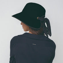 Indlæs billede i galleriet, Model Back: Uv Line Chapeau Souple/Capeline Hat Santorini Imp Fem Black Upf50+
