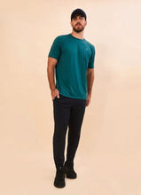 Indlæs billede i galleriet, Model Front: Uv Line T-Shirt Pour Homme T-Shirt New Fit Masc Petroleo Upf50+

