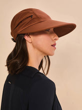 Indlæs billede i galleriet, Model Back: Uv Line Casquette Visor Capri Colors Nac Fem Coniac Upf50+
