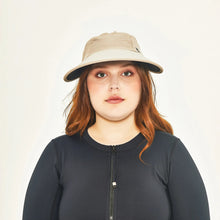 Indlæs billede i galleriet, Model Front: Uv Line Casquette Visor Capri Colors Areia Preto Upf50+
