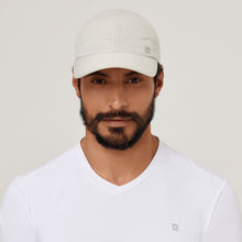 Indlæs billede i galleriet, Model Front: Uv Line Casquette Cap Uv Pro Masc Sand Upf50+

