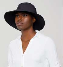 Indlæs billede i galleriet, Model Front: Uv Line Bob Hat California Nac Fem Black Upf50+
