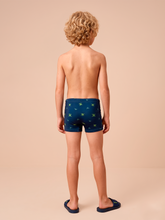 Indlæs billede i galleriet, Model Back: Uv Line Maillot De Bain Garçon Swim Trunks Kids Pirates Fun Upf50+
