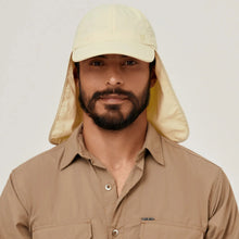 Indlæs billede i galleriet, Model Front: Uv Line Chapeau Legionnaire Neck Cap Africa 2021 Masc Sand Upf50+
