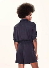 Indlæs billede i galleriet, Model Back: Uv Line Fitness Bas Shorts Fem Basic Black Upf50+
