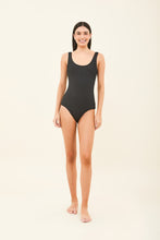 Indlæs billede i galleriet, Model Front: Uv Line Une Pièce Maio Swim Textura Preto Upf50+
