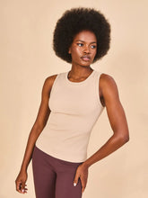 Indlæs billede i galleriet, Gallery: Uv Line Fitness Haut Regata Fem Ribbed Sand Upf50+
