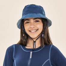 Indlæs billede i galleriet, Model Front: Uv Line Bob Basic Kids Maringo Azul Ceu Upf50+
