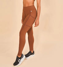 Indlæs billede i galleriet, Gallery: Uv Line Fitness Bas Legging Fit Aspen Brown Upf50+
