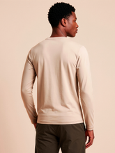 Indlæs billede i galleriet, Model Back: Uv Line T-Shirt Pour Homme Longsleeve New Fit Masc Sand Upf50+
