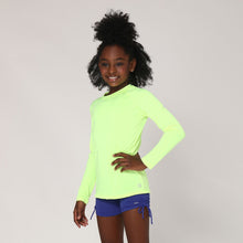 Indlæs billede i galleriet, Model Front: Uv Line T-Shirt Camiseta Uvlight Amarelo Fluor Spf50+
