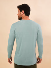 Indlæs billede i galleriet, Model Back: Uv Line T-Shirt Longsleeve New Fit Masc Verde Agua Upf50+
